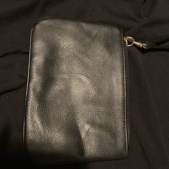 Express Wristlet/Clutch - Picture 4 of 4